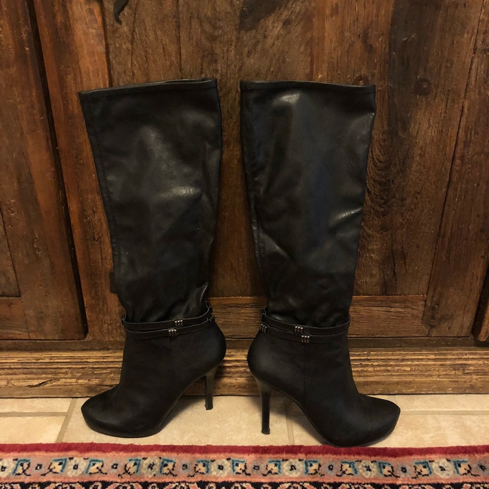 BCBG black leather boots